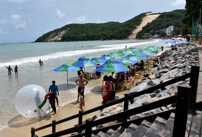 Principal cartão postal de Natal, a praia de Ponta Negra continua sendo a mais procurada por turistas que visitam a capital do RN/ Foto: Adriano Abreu