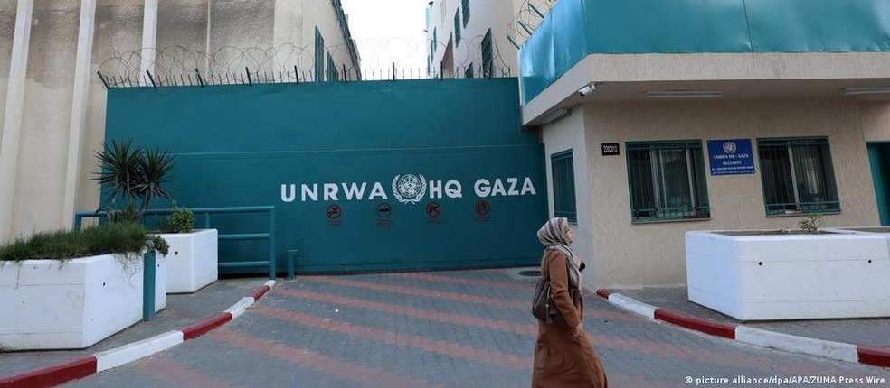 Sede da UNRWA na Faixa de Gaza. Entidade também está presente na Cisjordânia, Síria, Líbano e Jordânia - Foto: Picture alliance/dpa/APA/ZUMA Press Wire