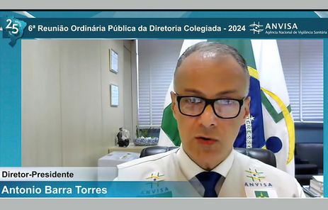 Presidente da Anvisa, Antonio Barra Torres, vota pela manutenção de proibição de cigarros eletrônicos. Foto: Youtube/Anvisa
